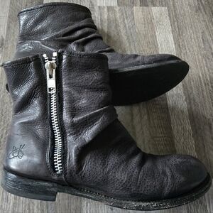 John Fluevog W9 M7 Unity Guide Black Leather Side Zip Ankle Boots Slouch AS IS